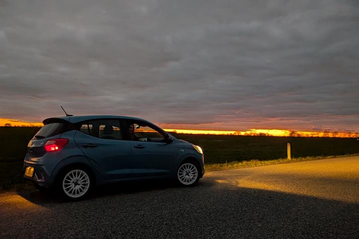 Blå Hyundai i10 fra 2021