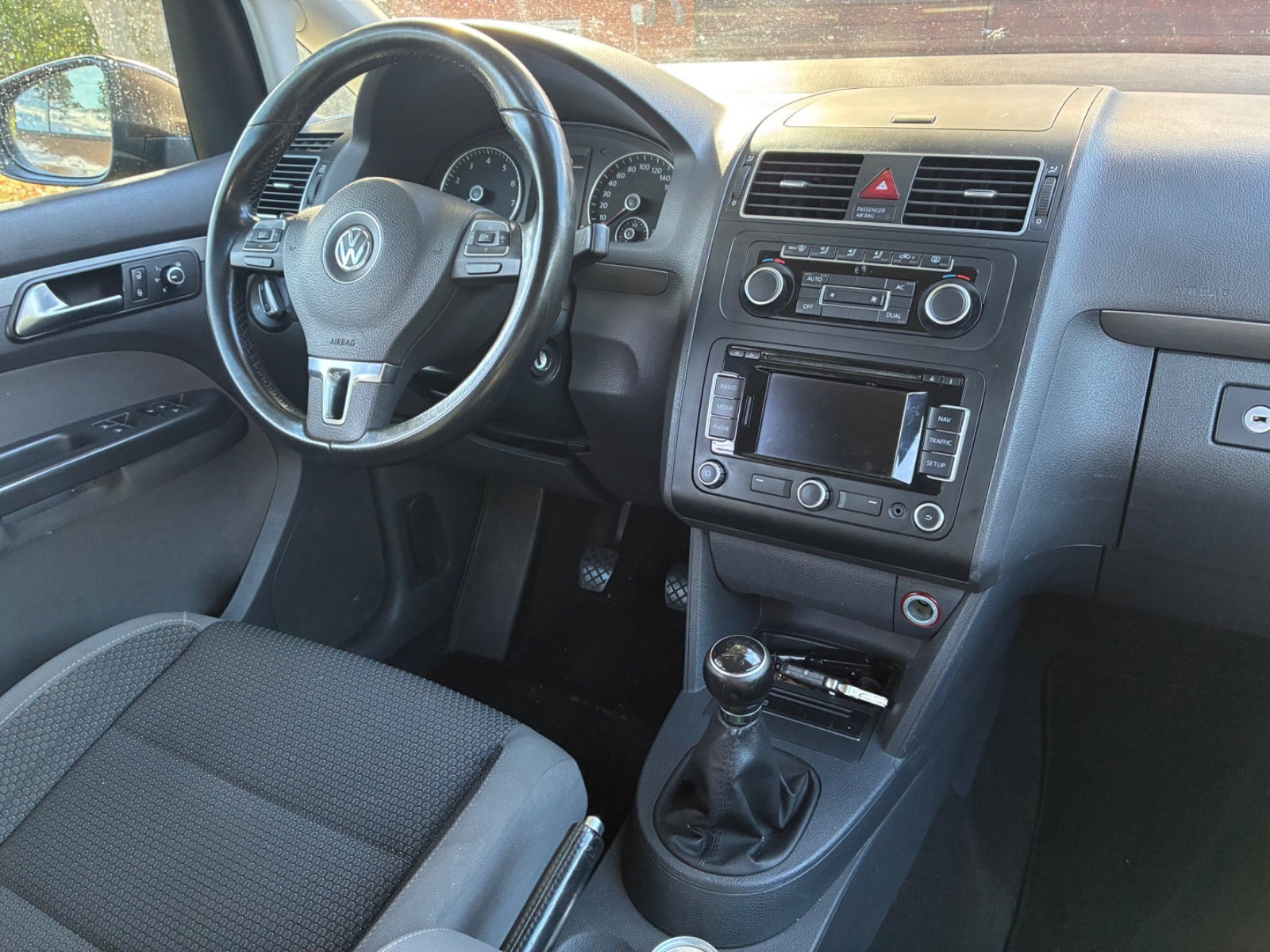 Brun VW Touran fra 2011