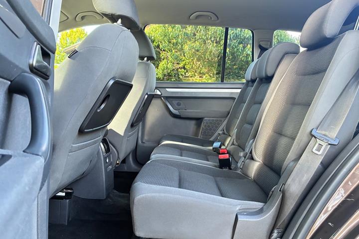 Brun VW Touran fra 2011