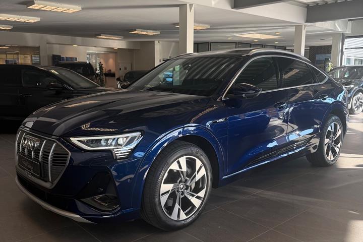 Blå Audi e-tron fra 2022