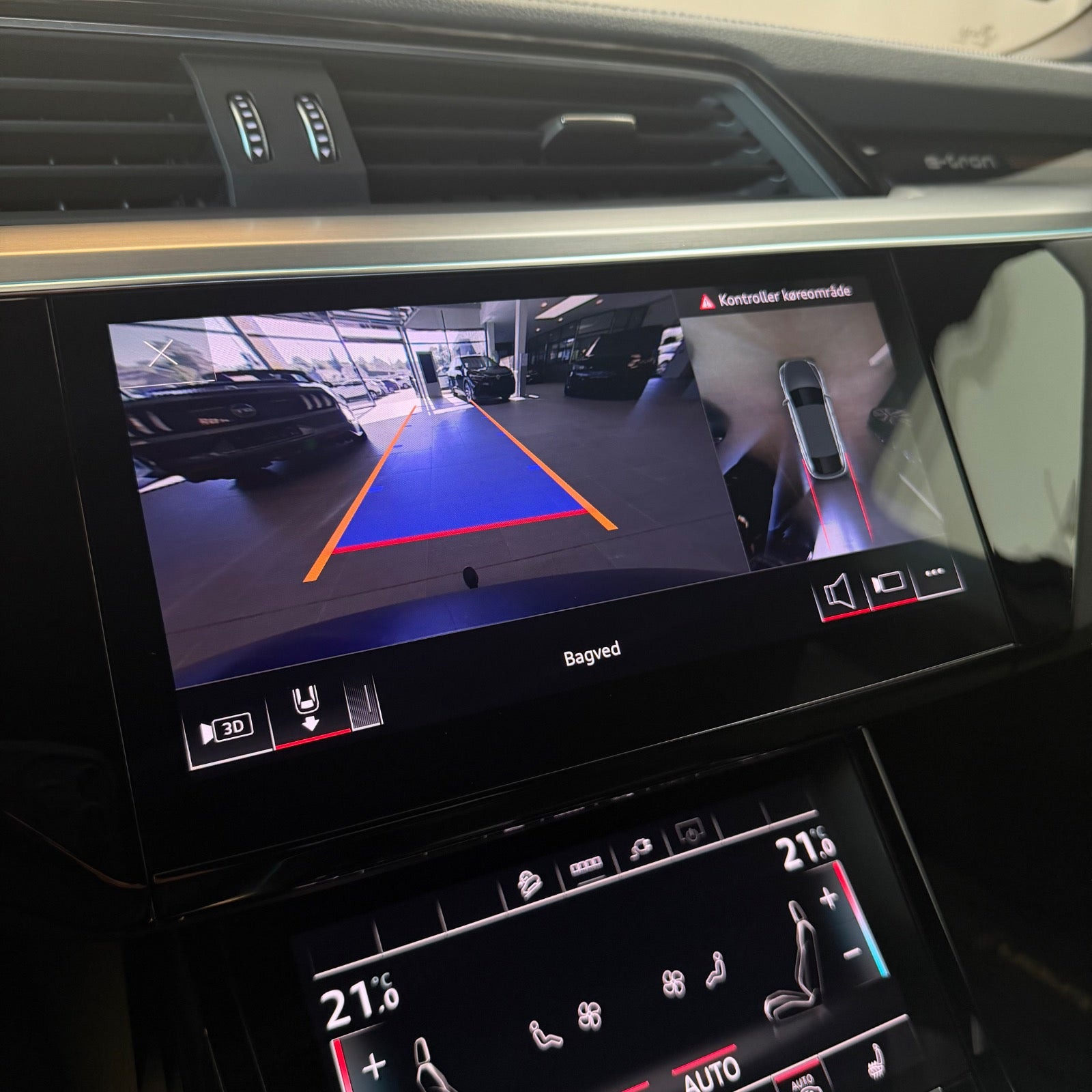 Blå Audi e-tron fra 2022