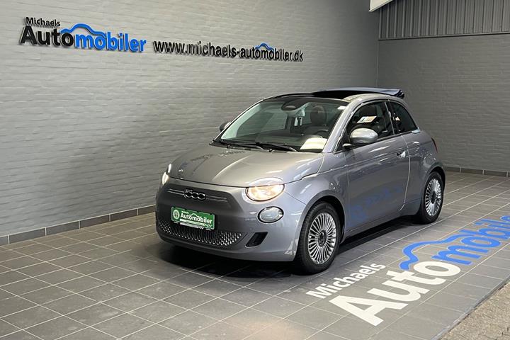 Grå Fiat 500e fra 2023