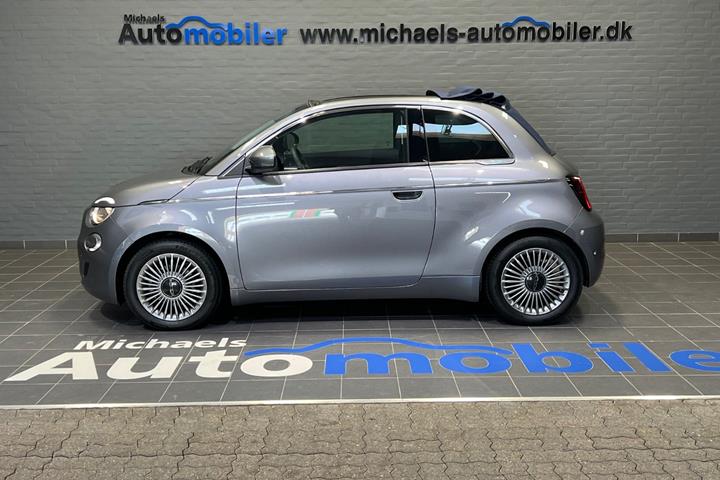 Grå Fiat 500e fra 2023