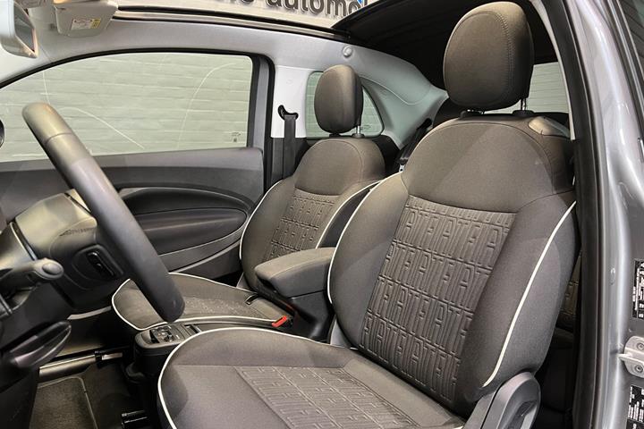 Grå Fiat 500e fra 2023