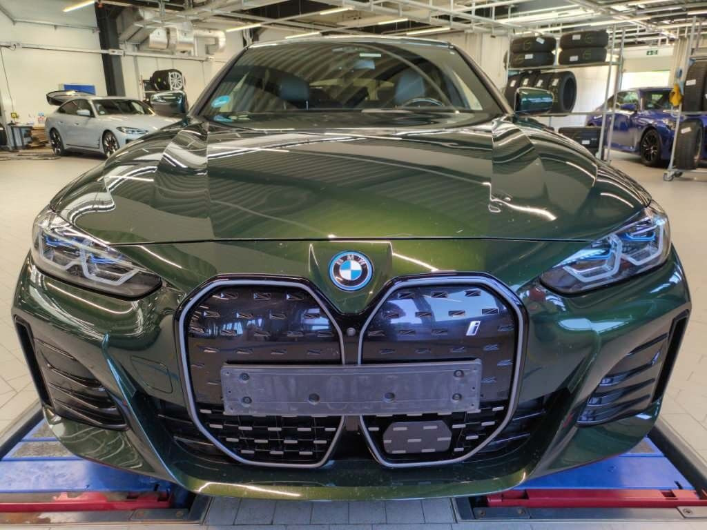 Grøn BMW i4 fra 2024
