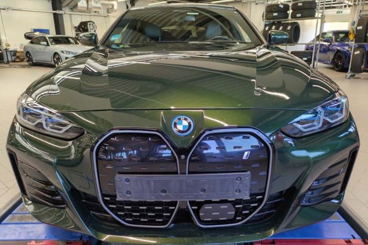 Grøn BMW i4 fra 2024