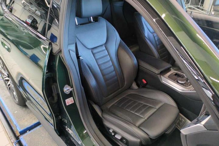 Grøn BMW i4 fra 2024
