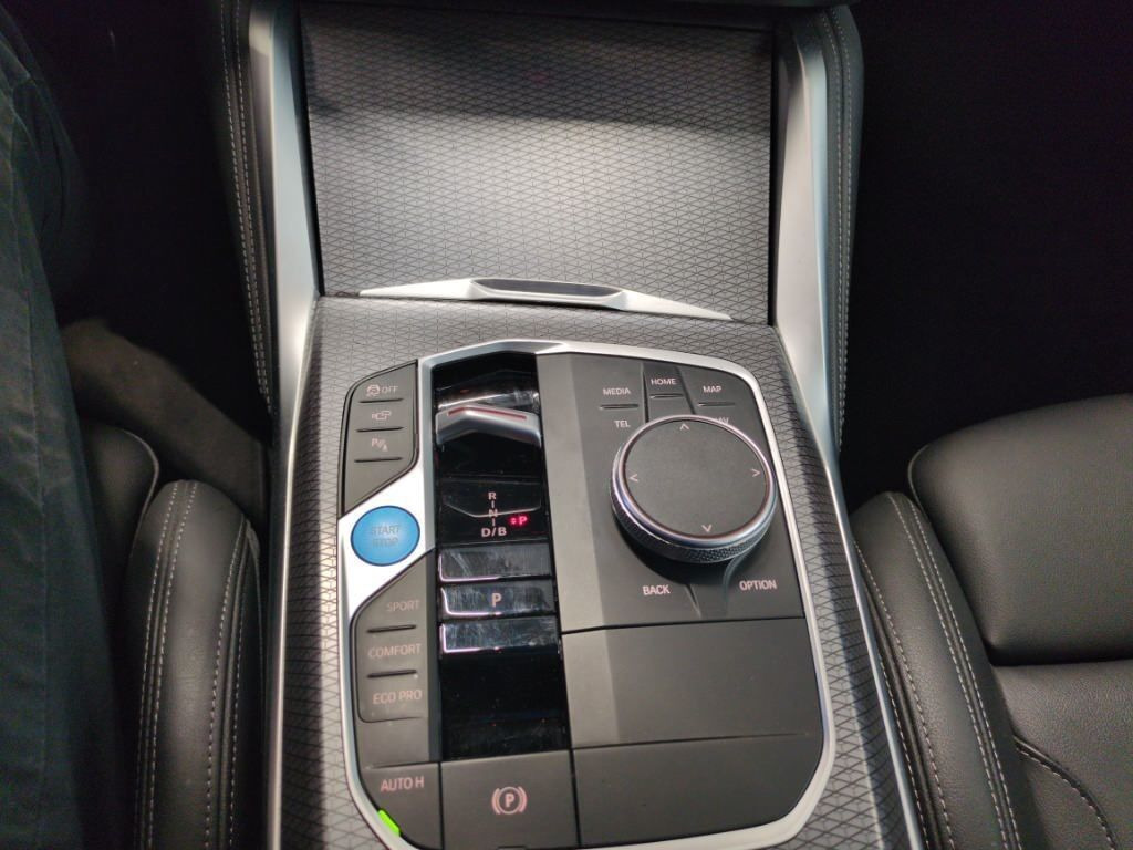 Grøn BMW i4 fra 2024