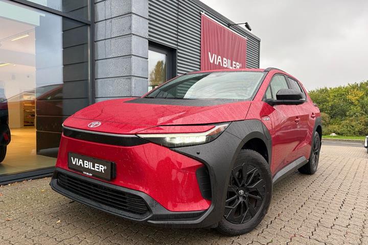 Rød Toyota BZ4X fra 2023