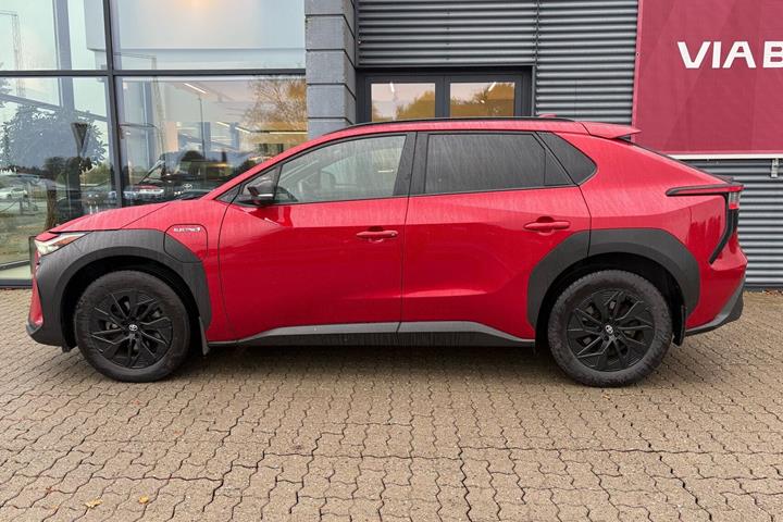 Rød Toyota BZ4X fra 2023