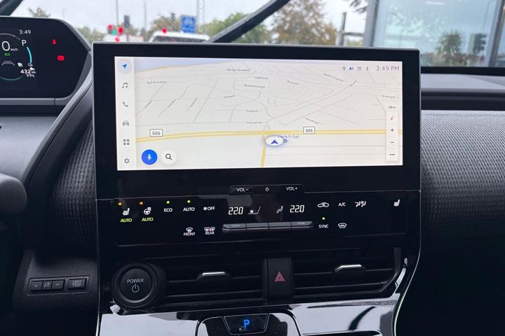 Rød Toyota BZ4X fra 2023