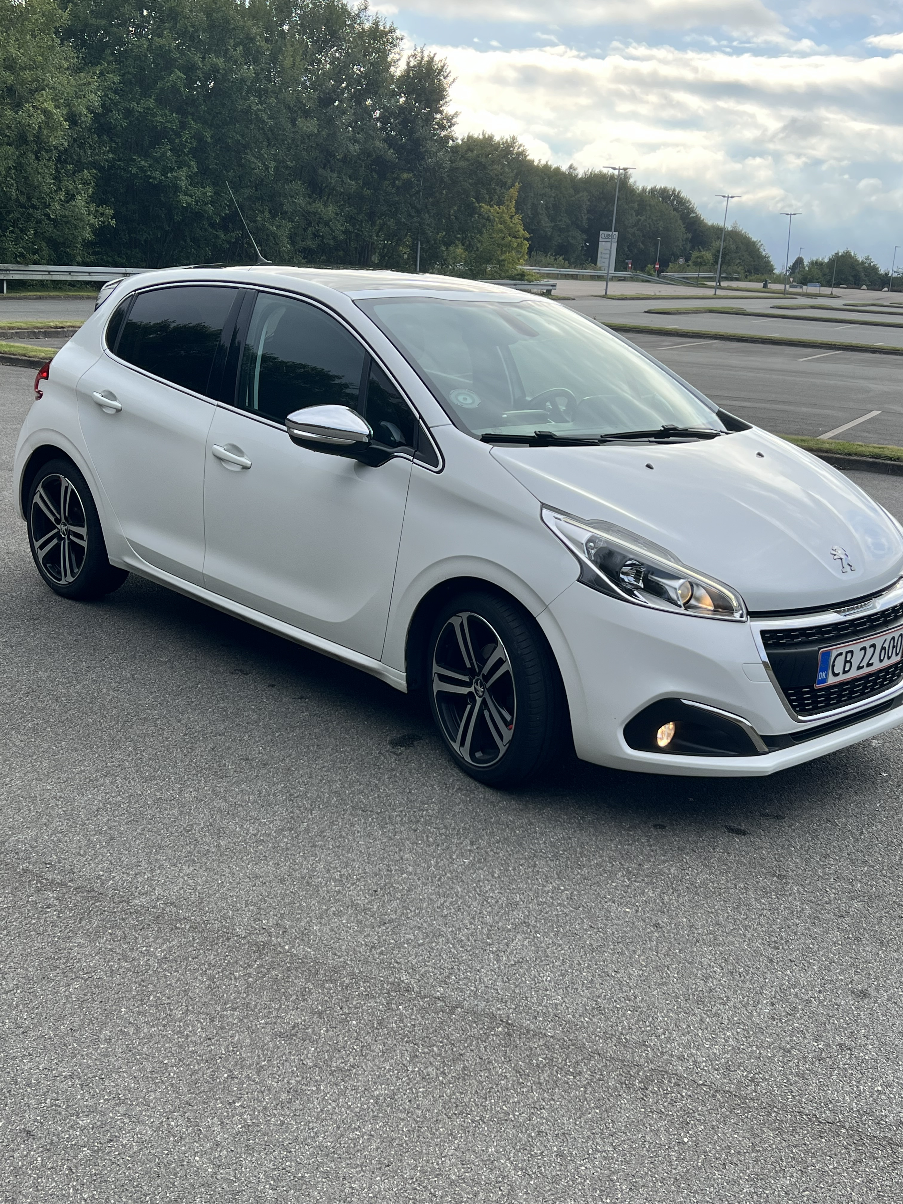 Hvid Peugeot 208 fra 2018