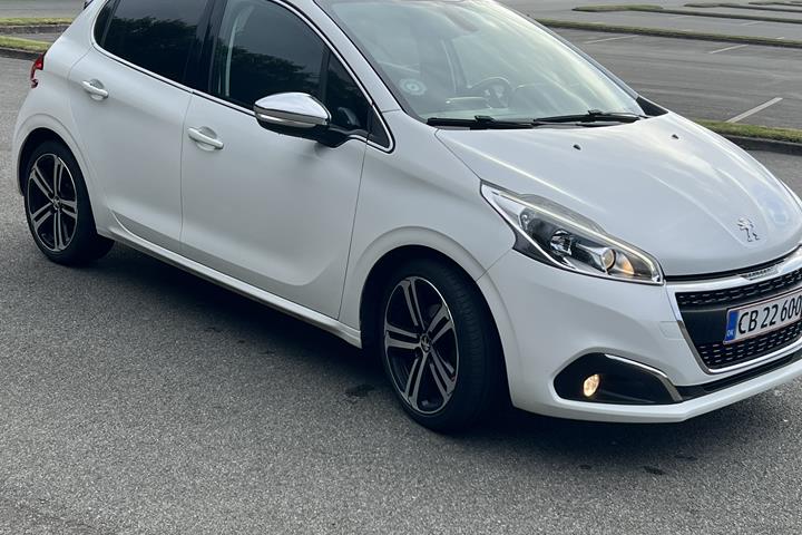 Hvid Peugeot 208 fra 2018