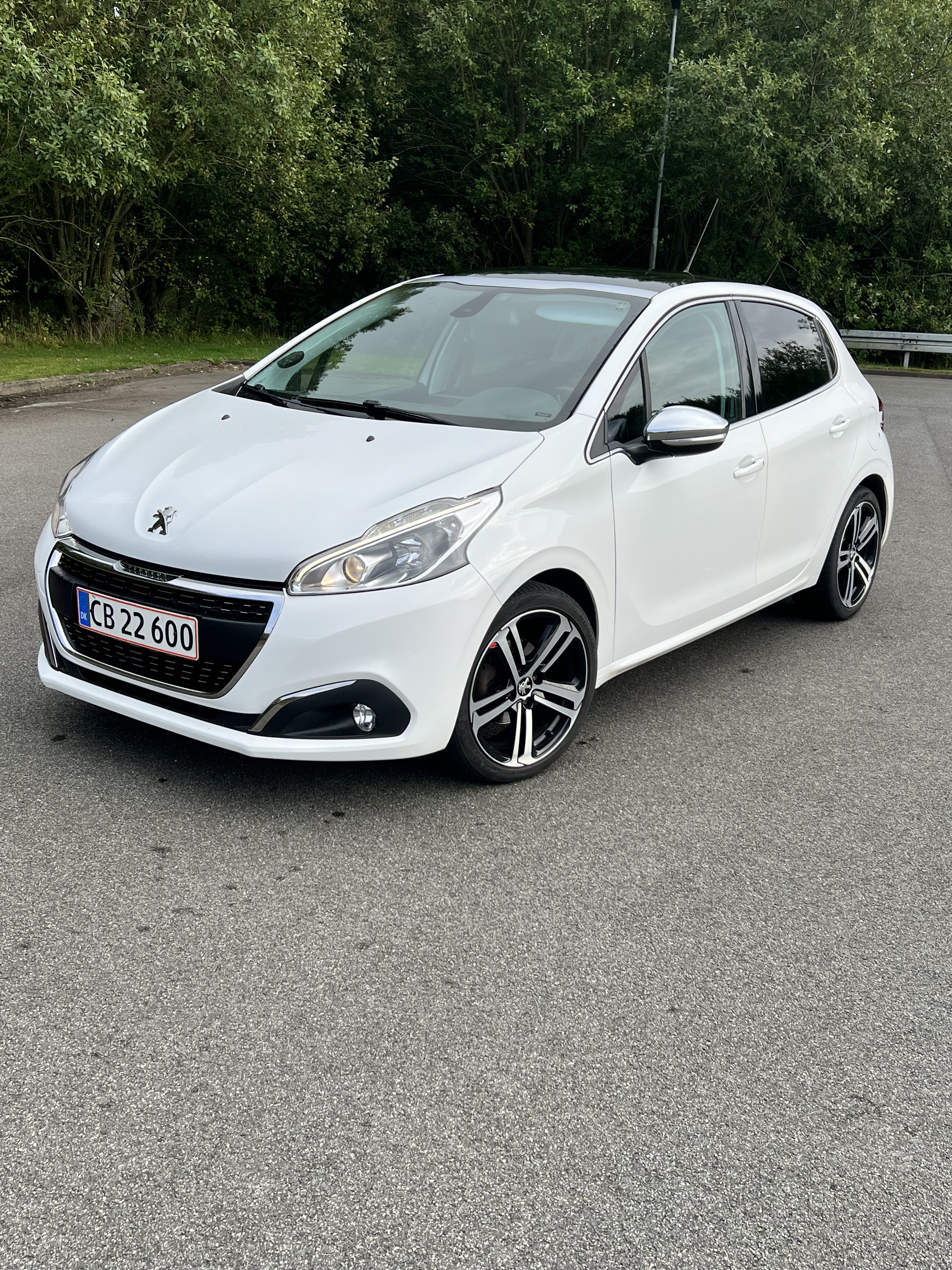 Hvid Peugeot 208 fra 2018