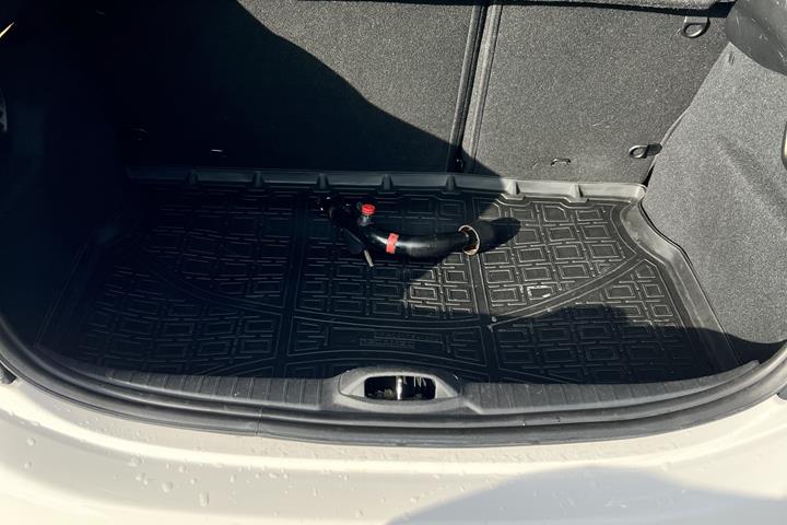 Hvid Peugeot 208 fra 2018