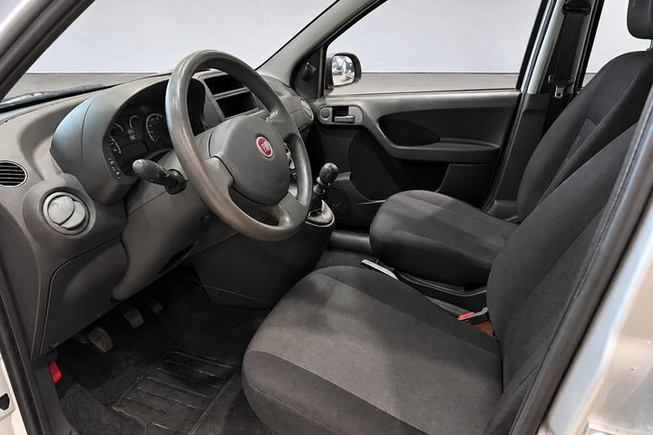 Sølv Fiat Panda fra 2012