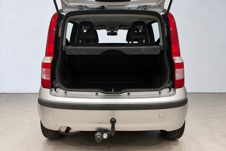 Sølv Fiat Panda fra 2012