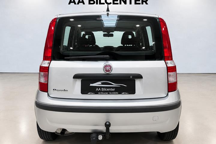 Sølv Fiat Panda fra 2012