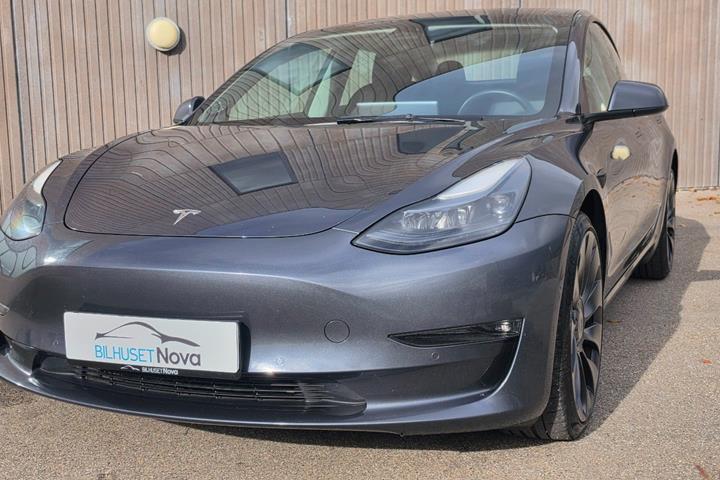 undefined Tesla Model 3 fra 2022 set udefra