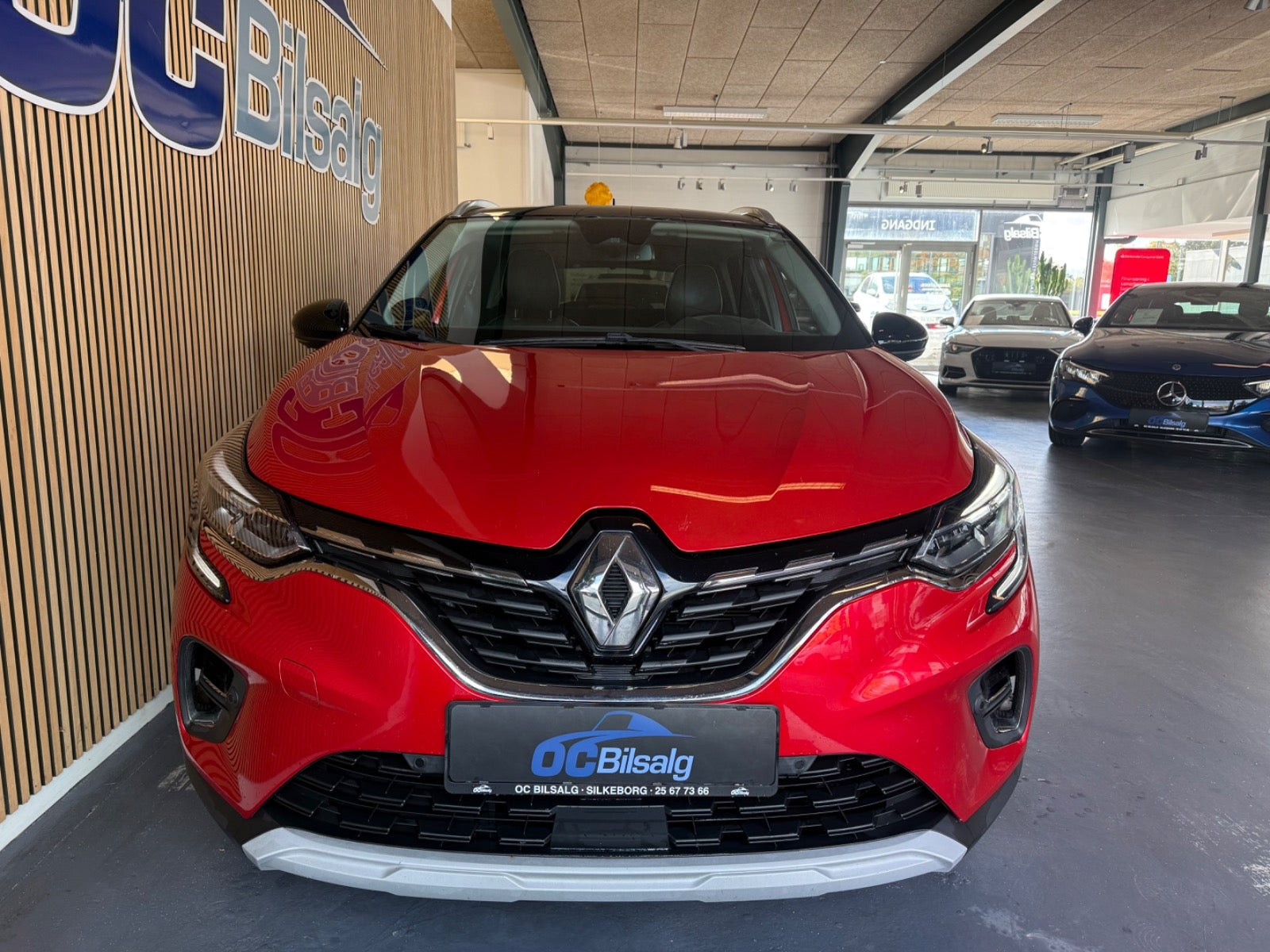 Rød Renault Captur fra 2021