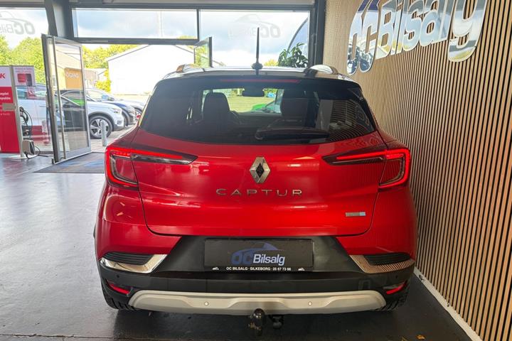 Rød Renault Captur fra 2021