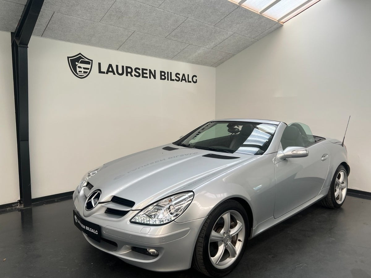 Sølv Mercedes SLK350 fra 2004