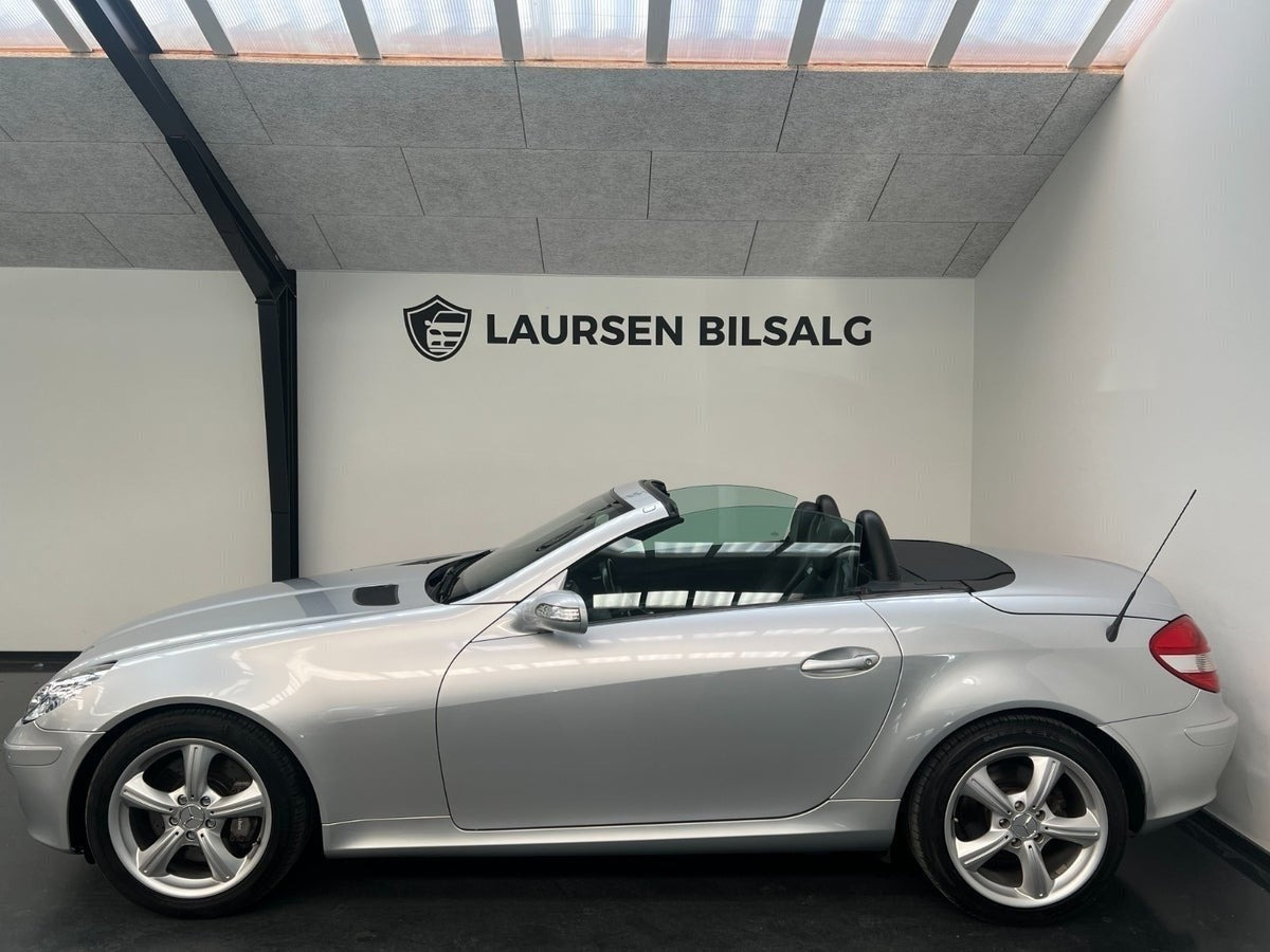 Sølv Mercedes SLK350 fra 2004
