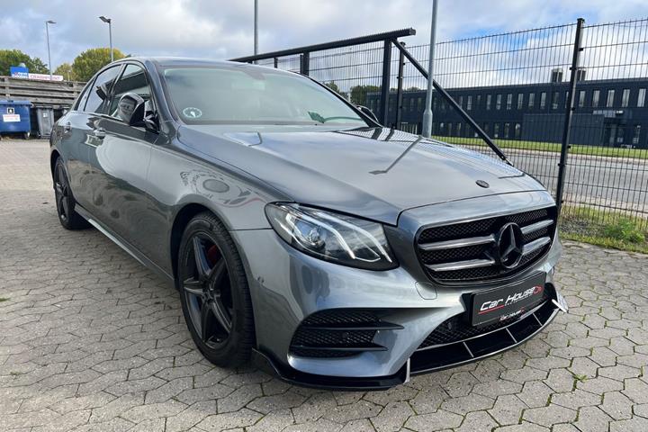 Grå Mercedes E300 d fra 2018