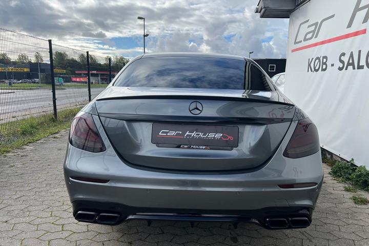Grå Mercedes E300 d fra 2018