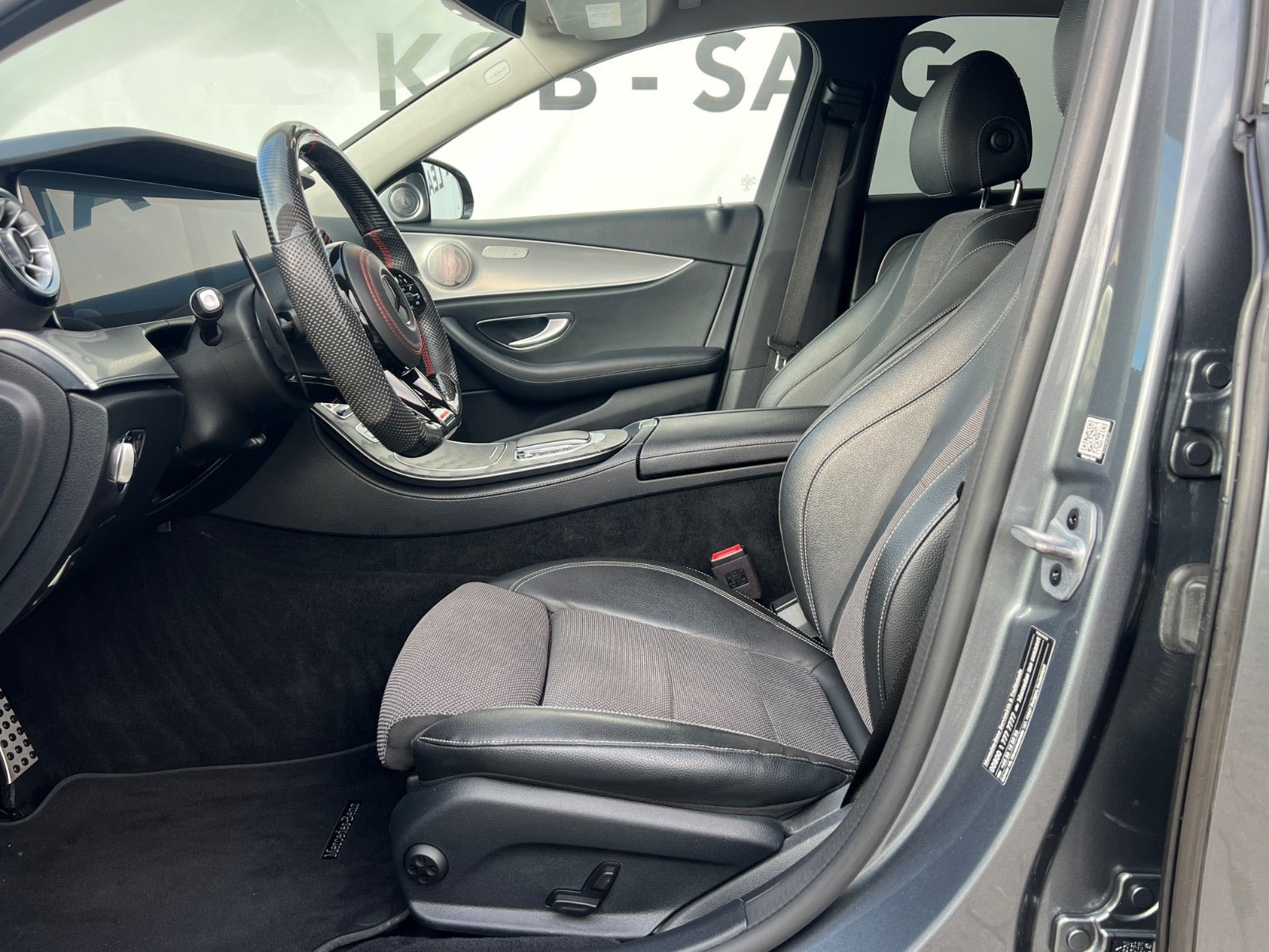 Grå Mercedes E300 d fra 2018