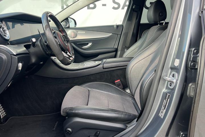 Grå Mercedes E300 d fra 2018