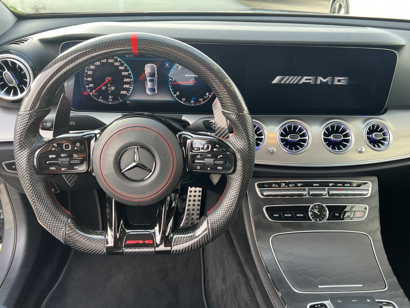 Grå Mercedes E300 d fra 2018
