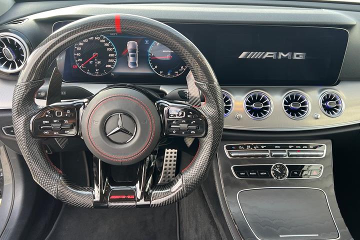 Grå Mercedes E300 d fra 2018