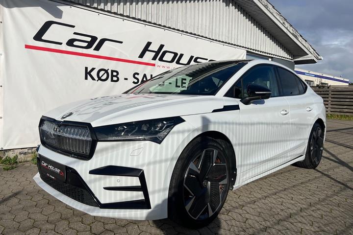 Hvid Skoda Enyaq fra 2023
