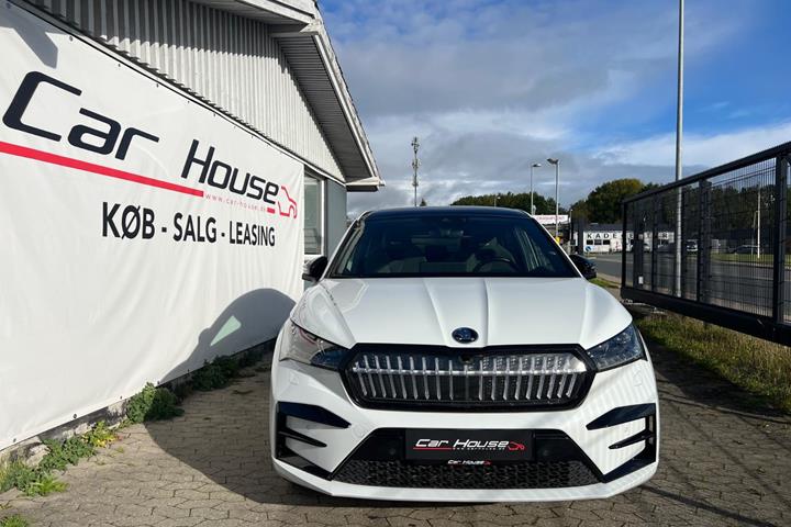 Hvid Skoda Enyaq fra 2023