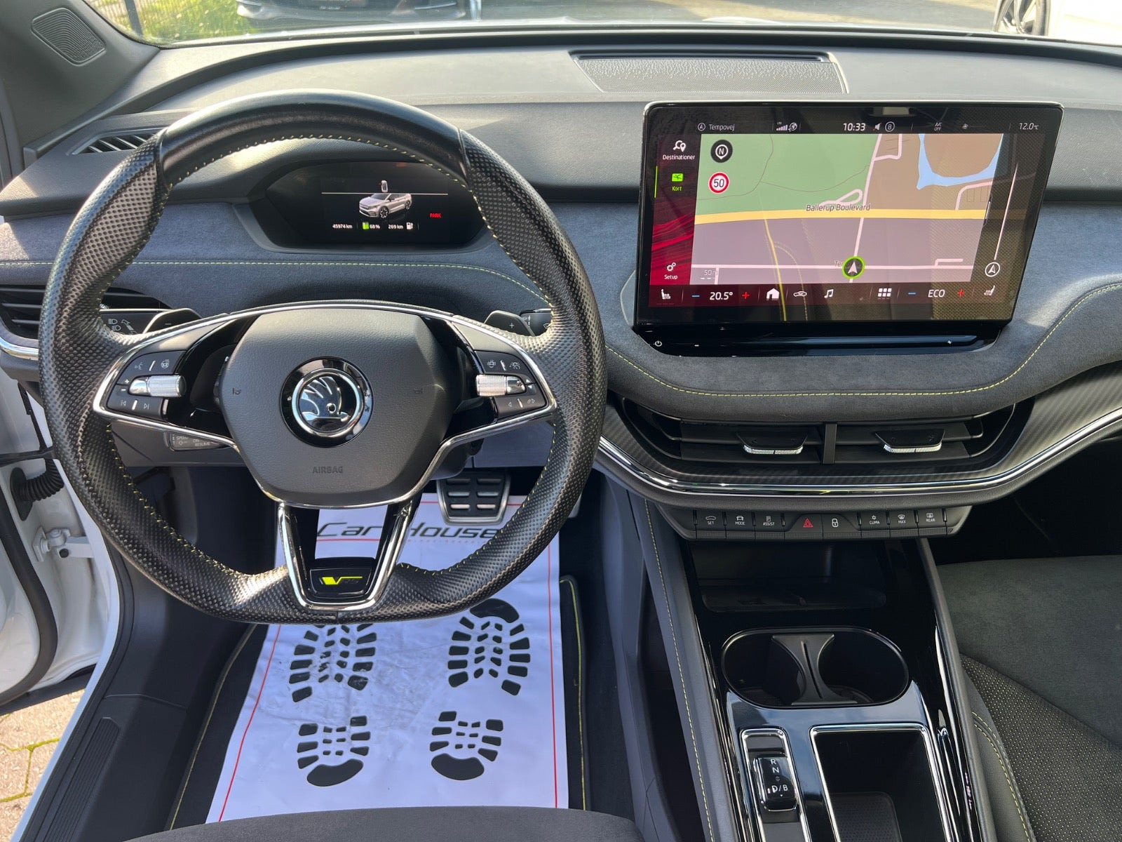 Hvid Skoda Enyaq fra 2023