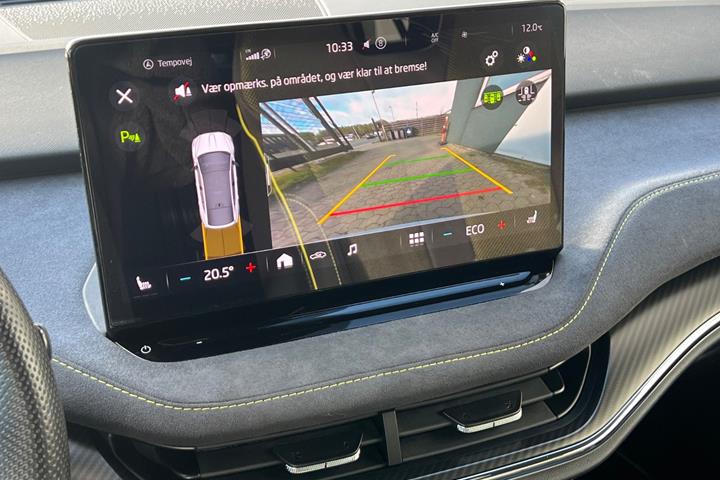 Hvid Skoda Enyaq fra 2023