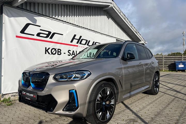 Orange BMW iX3 fra 2022