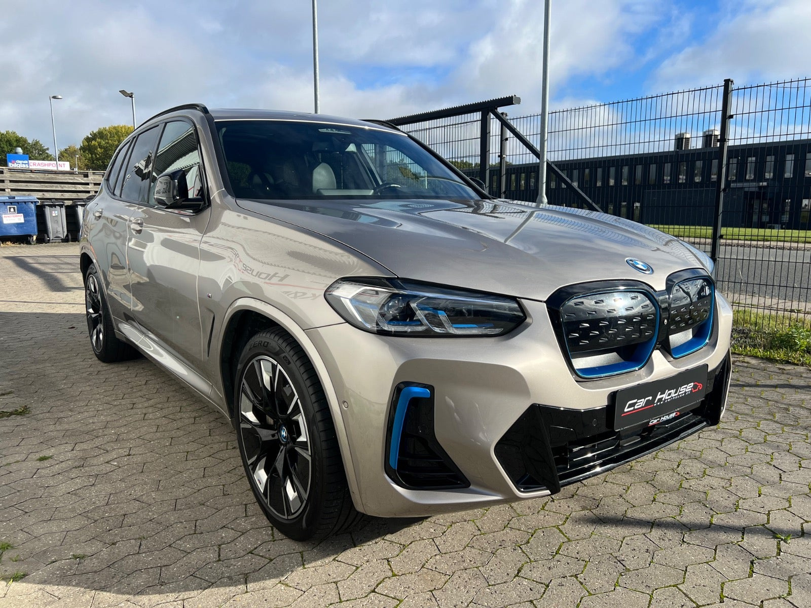 Orange BMW iX3 fra 2022