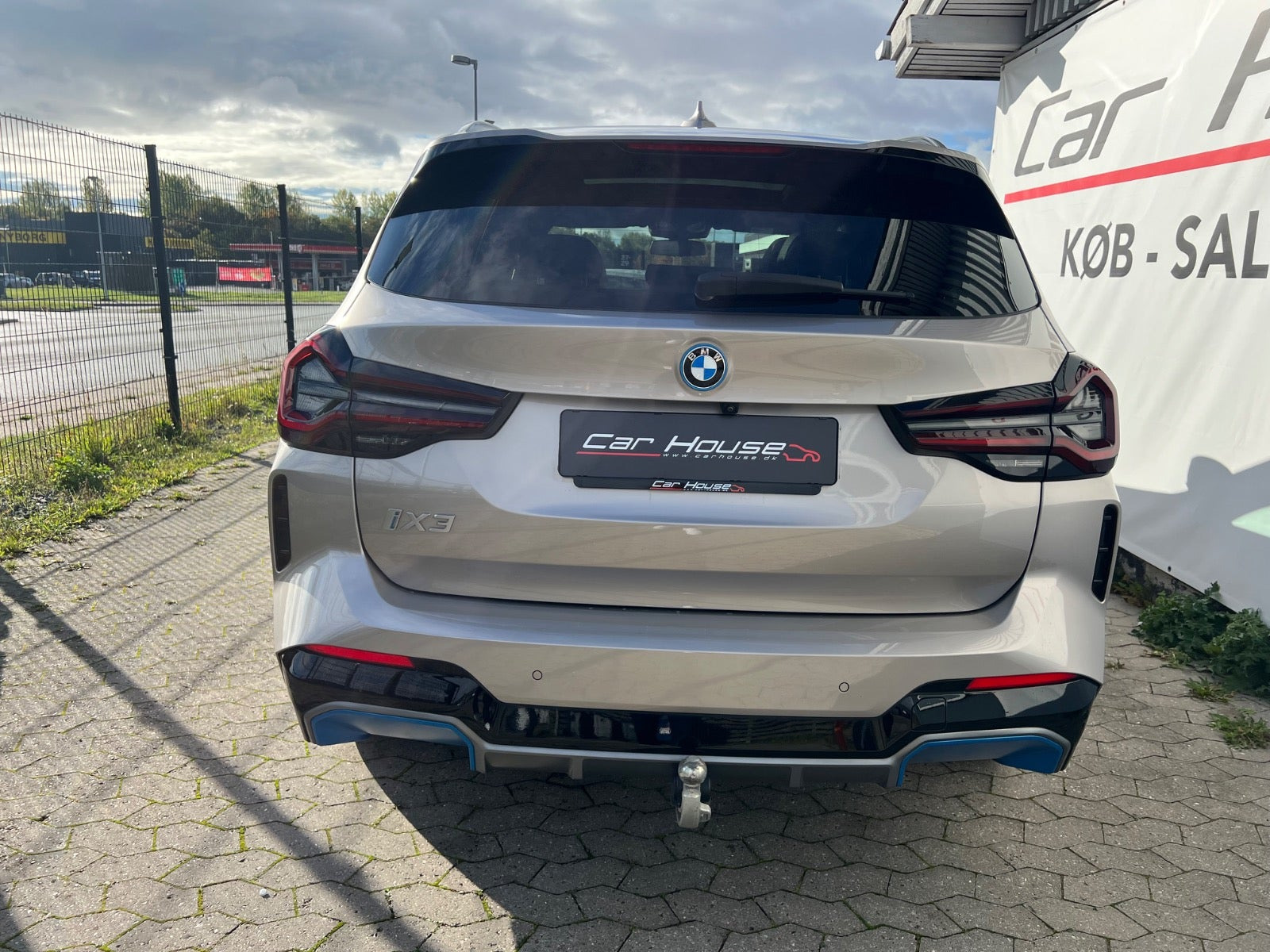 Orange BMW iX3 fra 2022