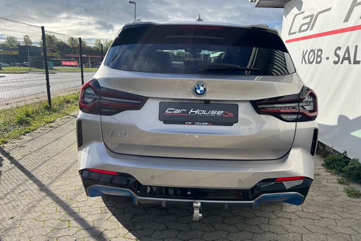 Orange BMW iX3 fra 2022
