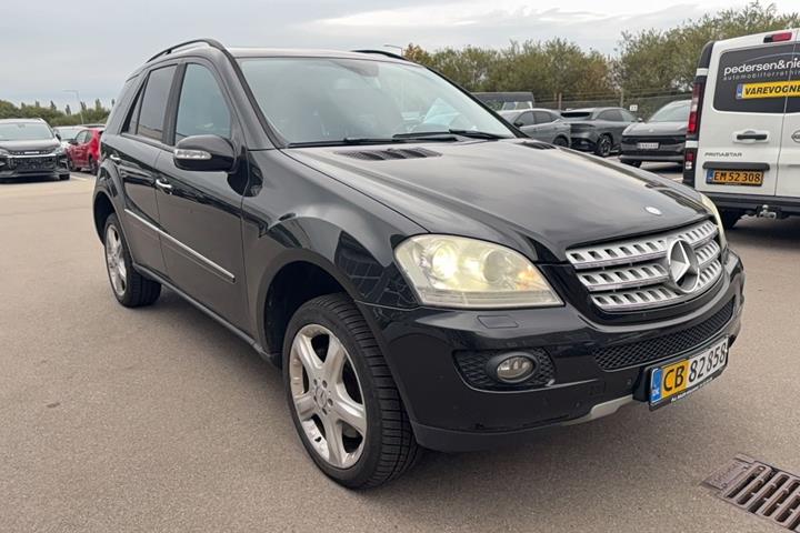 Sort Mercedes ML420 fra 2007