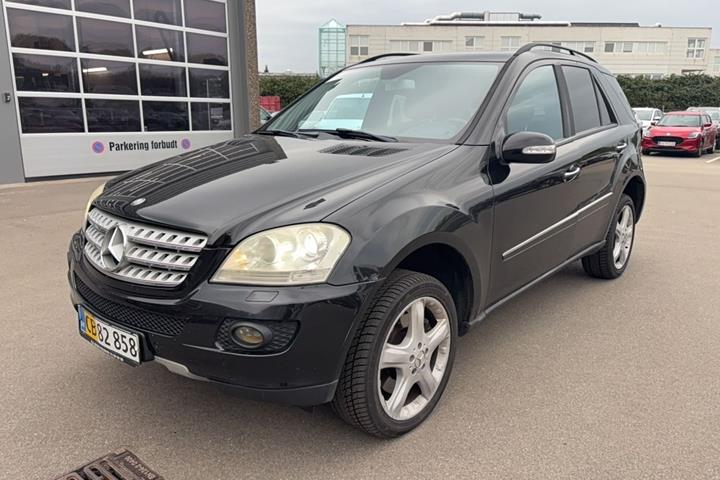 Sort Mercedes ML420 fra 2007