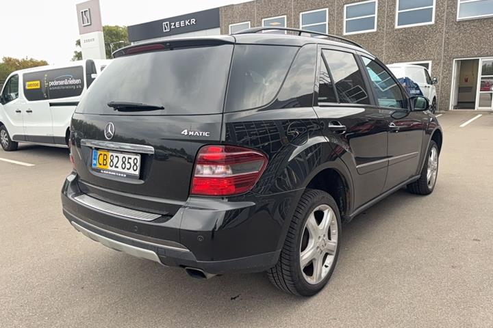 Sort Mercedes ML420 fra 2007