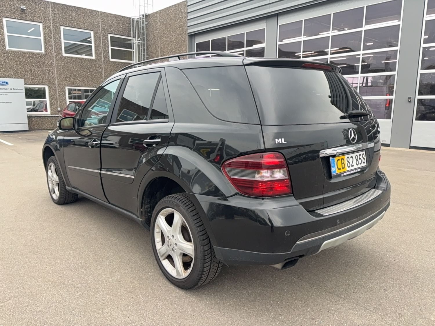 Sort Mercedes ML420 fra 2007