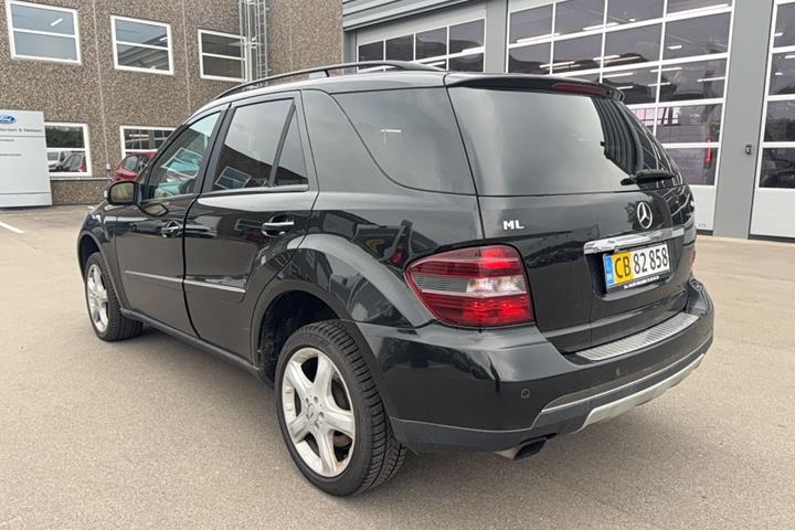Sort Mercedes ML420 fra 2007