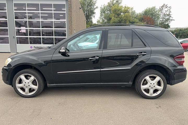 Sort Mercedes ML420 fra 2007