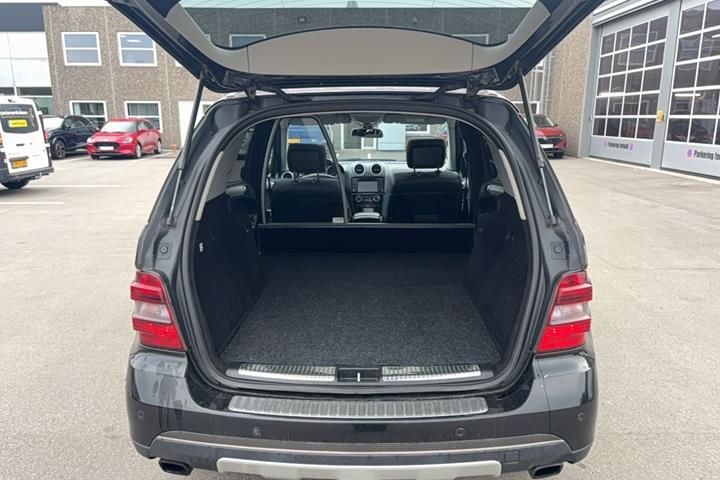 Sort Mercedes ML420 fra 2007