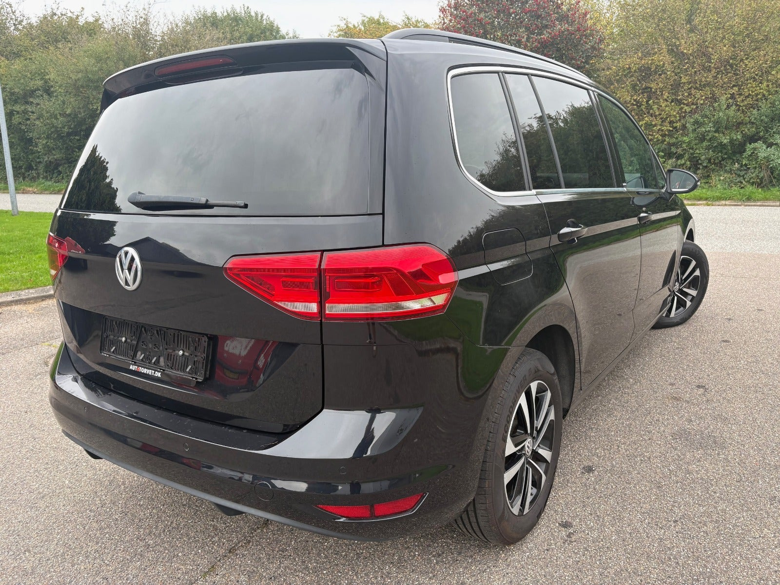 Sort VW Touran fra 2019