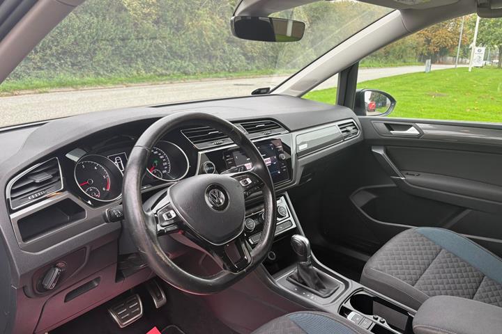 Sort VW Touran fra 2019